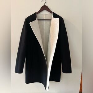 AKRIS
Double-Face Reversible wool and cashmere coat size 8 black / stone
